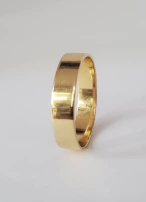 5mm Flat wedding band 18kt gold