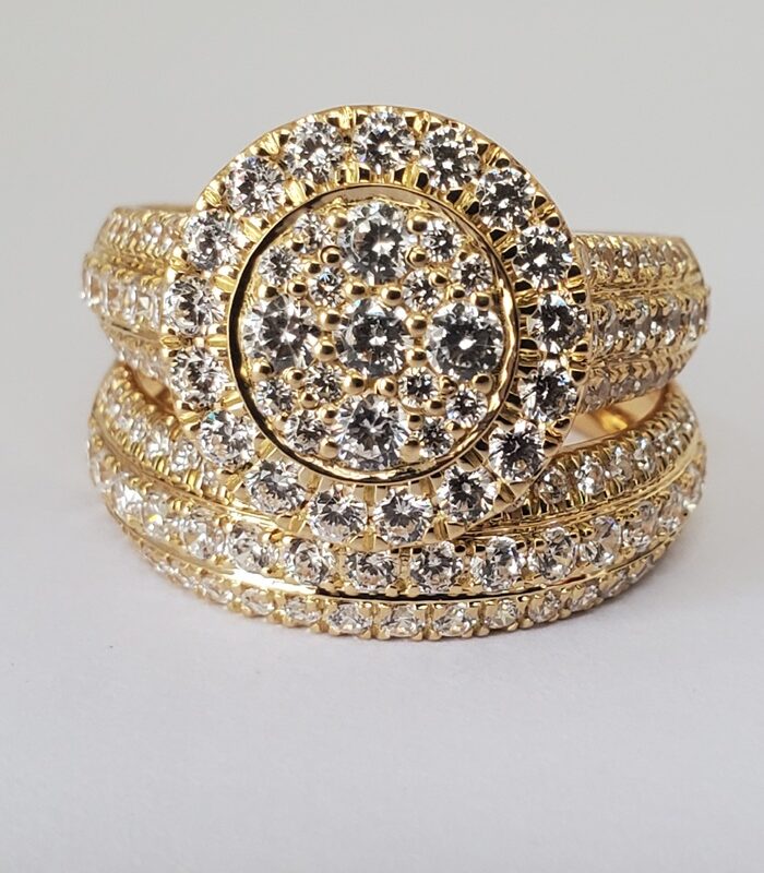 ROUND CLUSTERED BRIDAL SET 18KT YELLOW GOLD