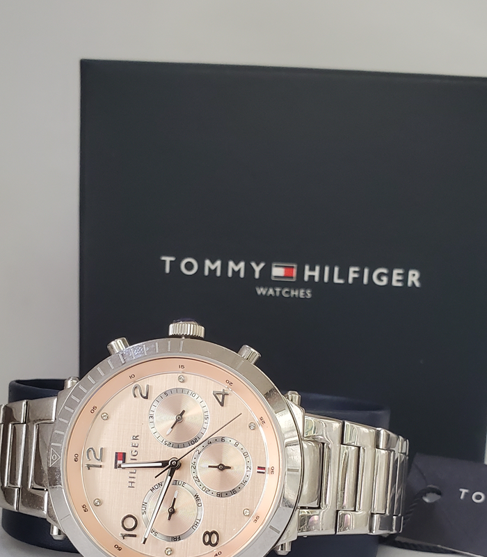 TOMMY HILFIGER SILVER CHAIN WATCH
