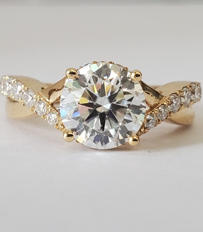 ROUND CUT INFINITY MOISSANITE 18KT GOLD ENGAGEMENT RING