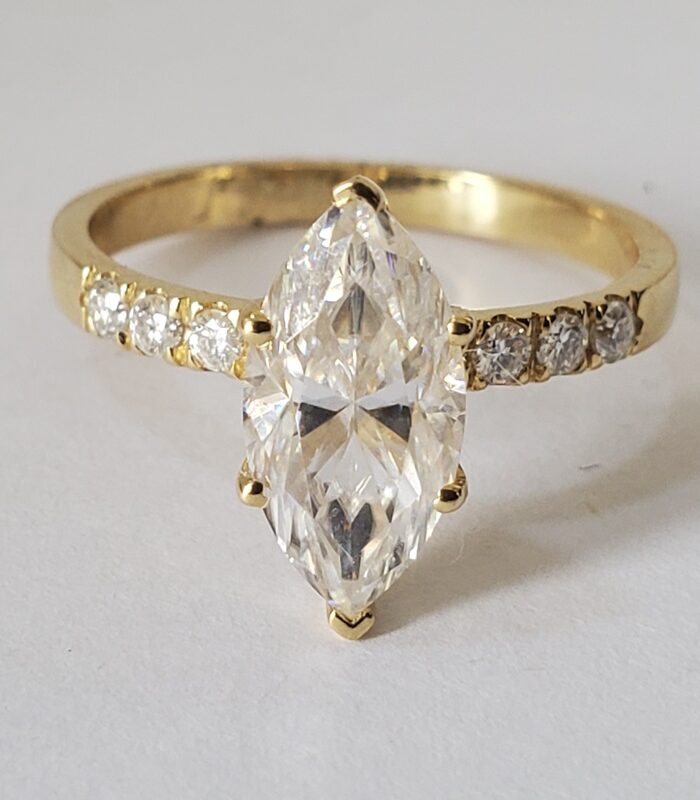 MARQUISE HALF STUDDED MOISSANITE 18KT GOLD