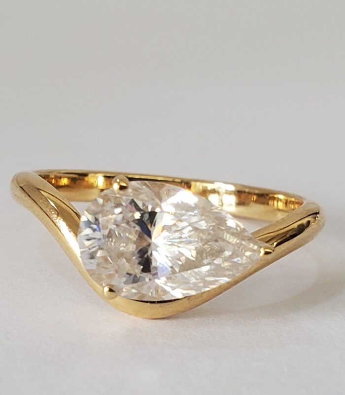 SLANTED PEAR CUT VVS1 MOISSANITE 18KT YELLOW GOLD RING