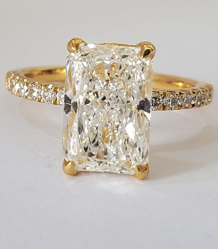 4.5CT RADIANT LAB DIAMOND 18KT GOLD ENGAGEMENT RING