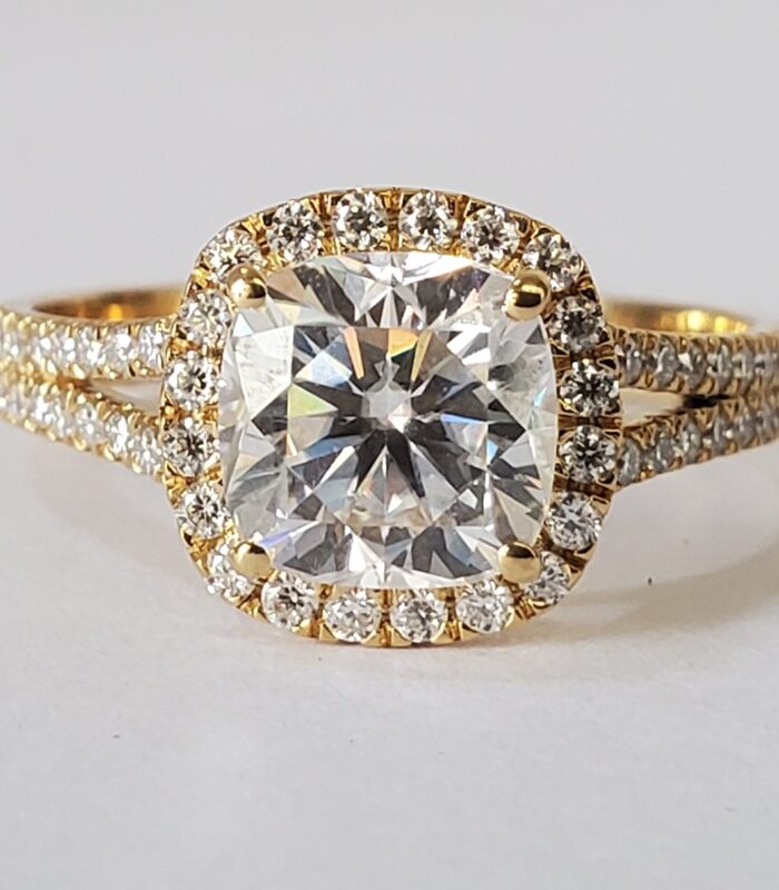CUSHION DUAL SHANK MOISSANITE 18KT GOLD ENGAGEMENT RING
