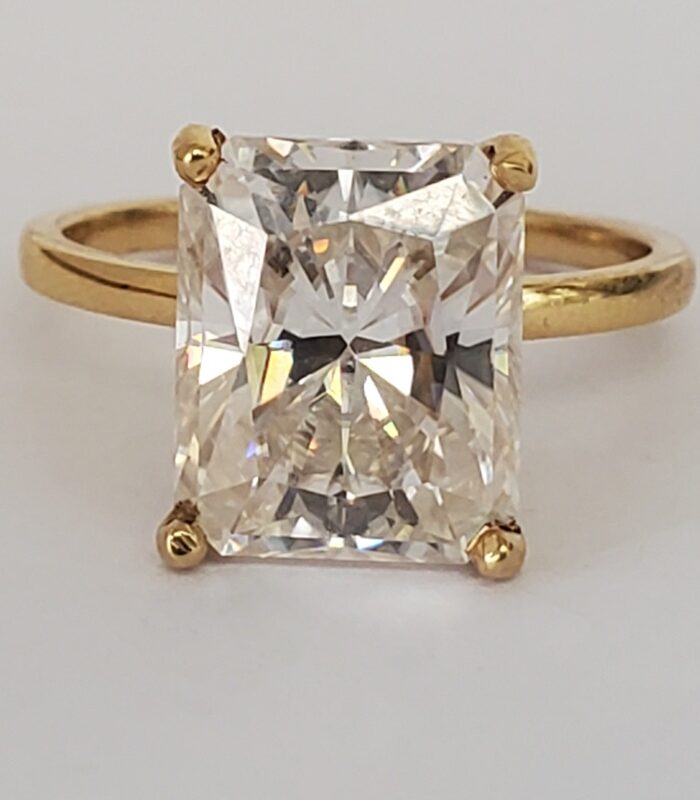 5CT RADIANT VVS1 MOISSANITE PLAIN 18KT GOLD ENGAGEMENT RING