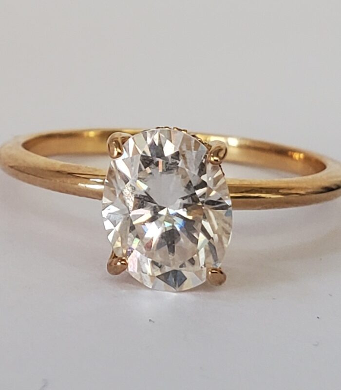 2ct VVS1  Oval Plain 18kt yellow gold engagement ring